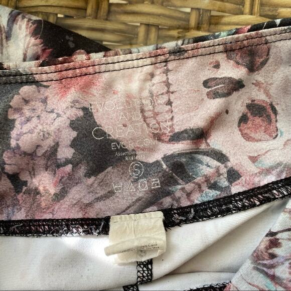 EVCR Evolution & Creation Skull & Roses 7/8 Legging Size Small - Picture 5 of 6